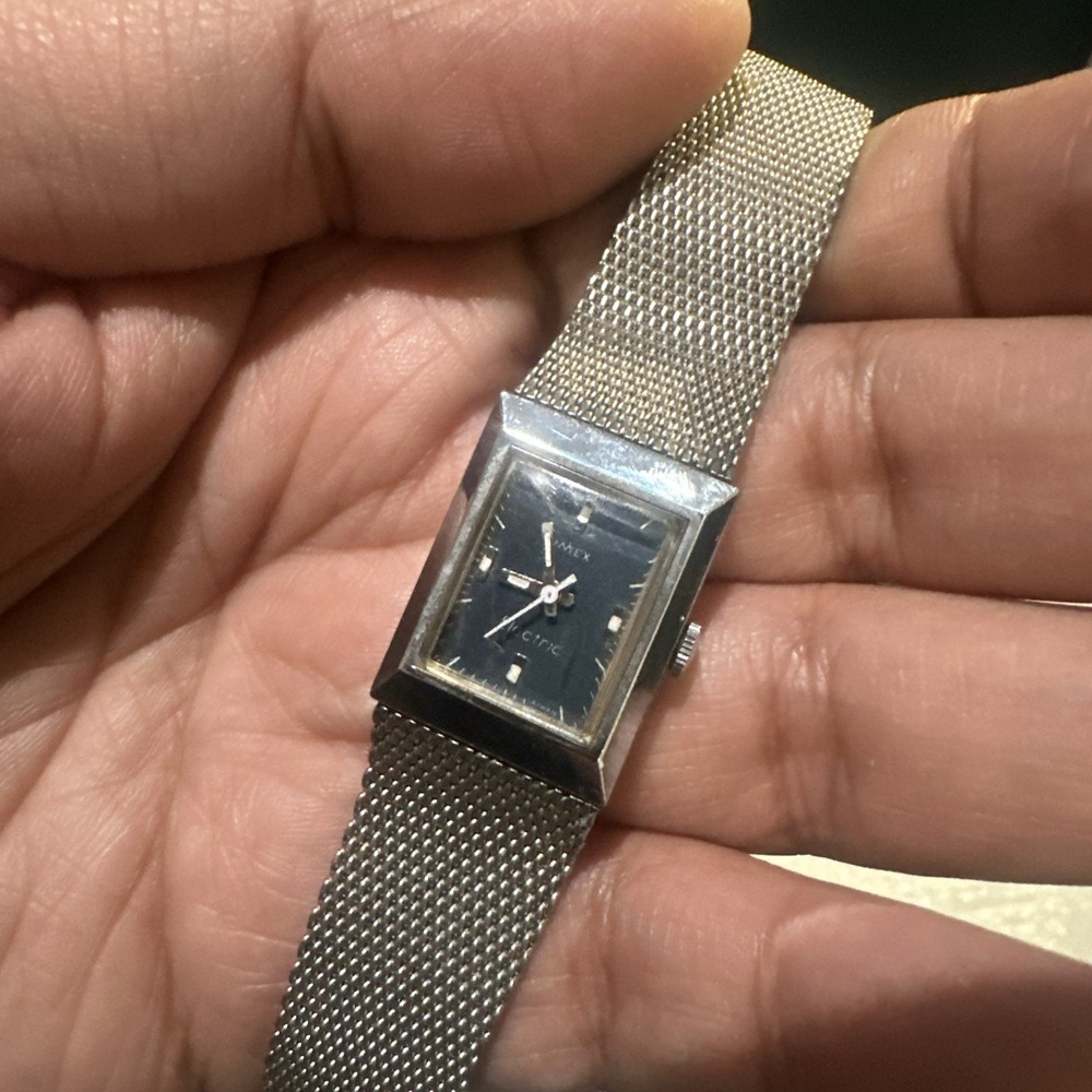 Working Vintage TIMEX LADIES WATCH 19mm Mesh Band "Sapphire Blue Dial" Fit 7in